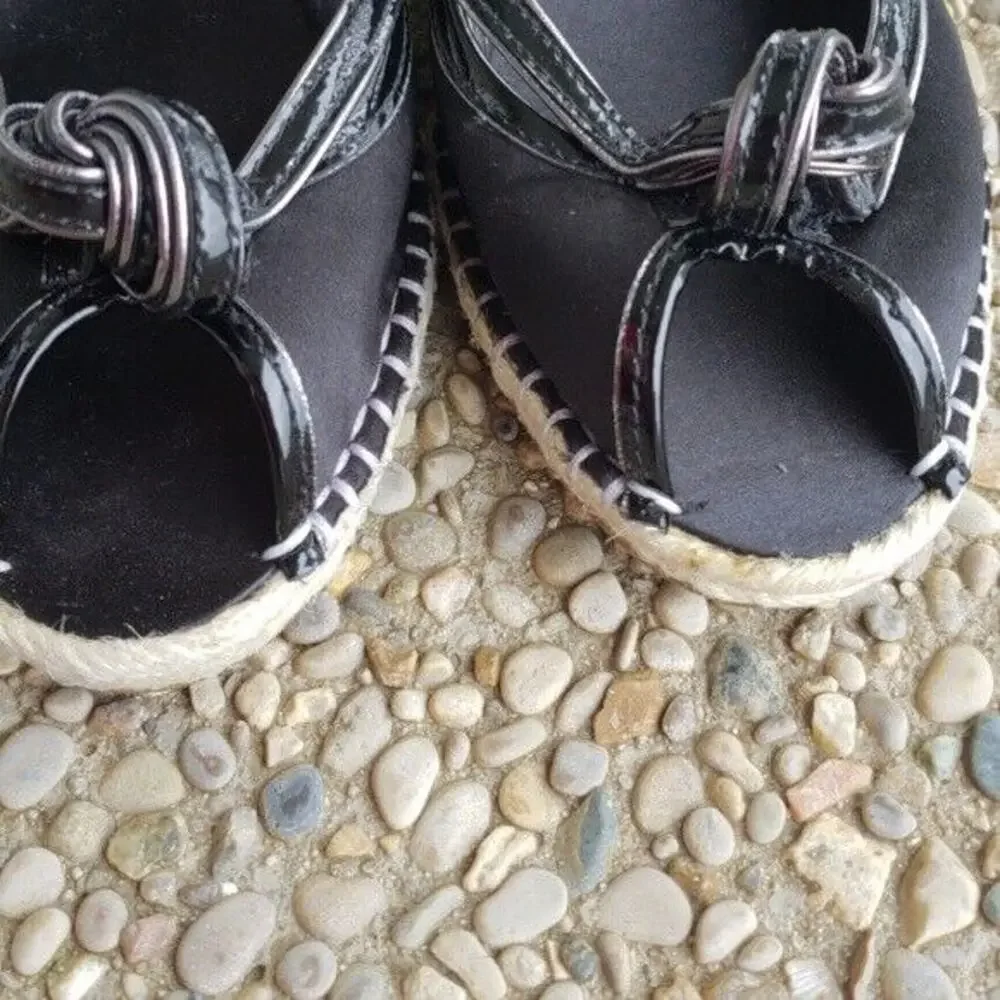 Cole Haan Open Toe Flats with Knott Design Black & Cream Size 7.5 B